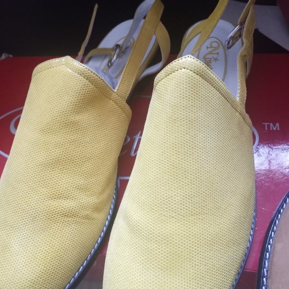 Nineteens - Picture 10 of 13